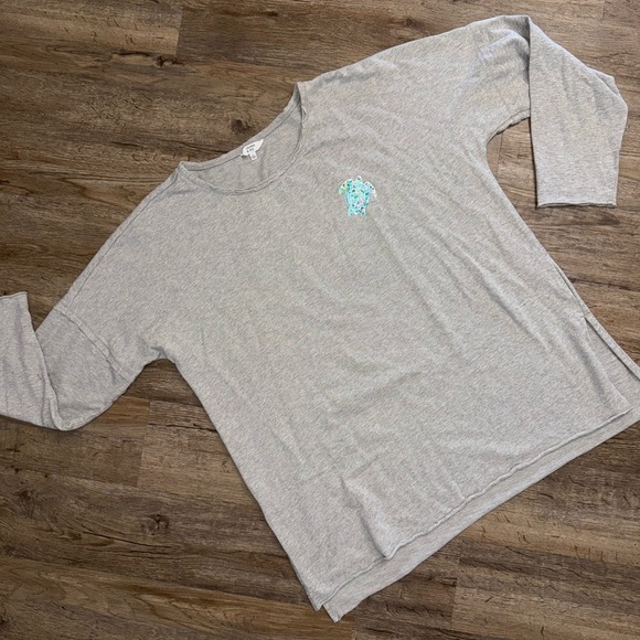 Crown & Ivy • Turtle Graphic Crewneck Sweatshirt - Picture 4 of 9